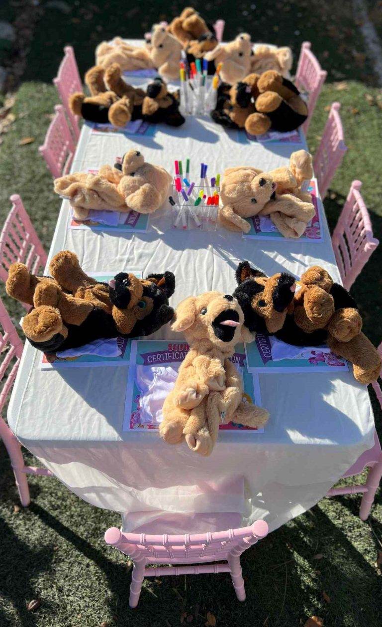 A table with teddy bears on it at a Lakeland party.