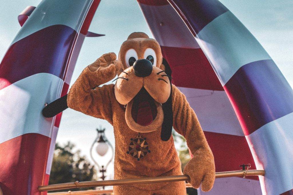 Goofy enjoying glamping at Disneyland park.