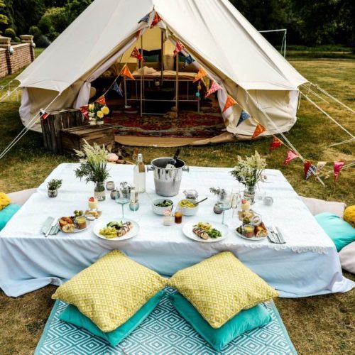Glamping in Florida with boho picnic theme. Outdoor glamping with a luxury picnic